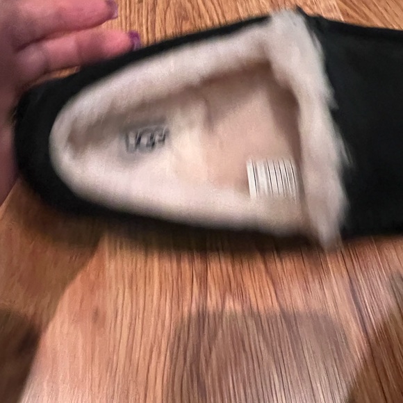 Men's Ugg Slippers - Picture 9 of 9